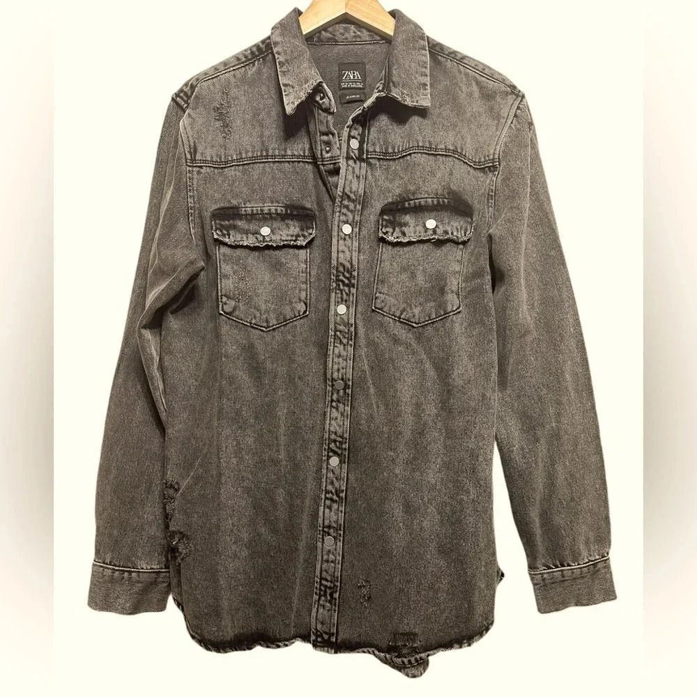 Zara Men’s distressed black Denim button down Overshirt. Size XL